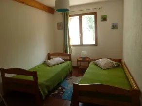 BEAUTIFUL APART. 80M² well equipped GROUND FLOOR VILLA with pleasant garden - Image 4