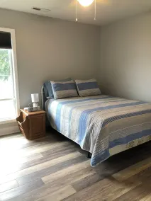 Lakefront, two bedroom, full bath. Relax, swim, kayak & fish on Lake Lookout. - Image 3