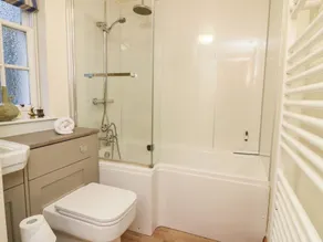 1 THE CROSS, pet friendly, character holiday cottage in Dunkeld - Image 2