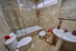 Appartement en bord de mer, avec piscine et zones urbaines. Zarati - Image 4