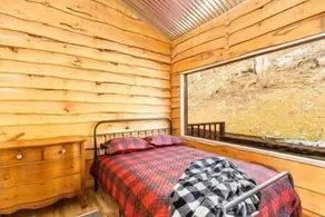 Sleeps 12| Private Bathroom |  Stunning Views - Image 4