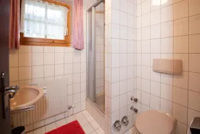 Cozy apartment with mountain view, sauna, and close to the slopes - Image 2