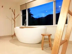 ***The Evening Star*** ,  Bright , Luxury , Modern , Open Plan , Mountain Views - Image 3
