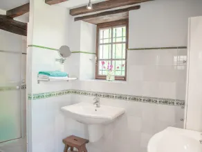Authentic gîte on estate with swimming pool - Image 4