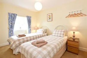 HAWTHORN HOUSE - spacious home set amidst lush gardens & rolling countryside - Image 5