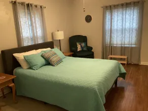 Spacious Home - Sleeps 8 Fire-pit 1 Block to EKU & Downtown, 2 Miles to I-75 - Image 3