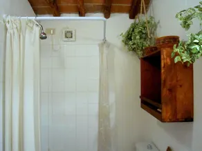 Beautiful Cottage in Pescia with Hot Tub - Image 3