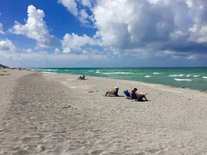 Serene Siesta Key Island Sarasota Florida condominium bay to beach - Image 4