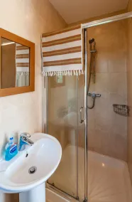 3 BEDROOM , 2 BATH Sleeps 8 - WILD ATLANTIC WAY, WITH OCEAN VIEWS ,KINSALE, CORK - Image 5