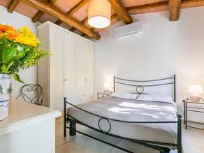 Beautiful private villa for 6 people with A/C, WIFI, hot tub, TV, patio and pets allowed - Image 5