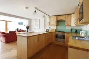 Beautiful, luxury two bedroom apartment, within easy reach of the city centre, - Image 4