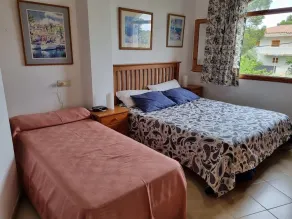 APART. SLEEPS 6 -SUPER FAST FREE WIFI - 200mts from Golden Beach. HUTTE-002428 - Image 3