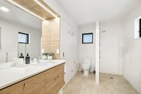 Crystal Shores Unit 2, 200m to beach, dog friendly - Image 2