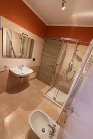 Large apartment with garden view suitable for cycle tourism - Image 3