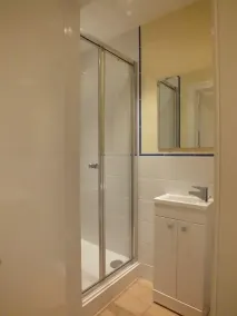 Bel appartement spacieux de 3 chambres à l'est de la rue Prince - Image 3