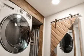 Industrial Luxury apartment - Newly remodeled and Sparkling clean! - Image 4