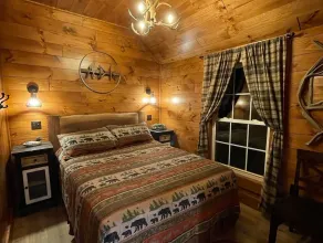 \"The Fulton,\" a 3-bedroom, luxury waterfront cabin at The Lakes Old Forge - Image 5