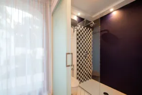 Luxury Apartment with Garden and Pool - Image 4