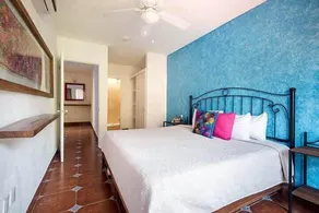 Amazing 2BR Master Suite at Boutique Hotel - Image 2