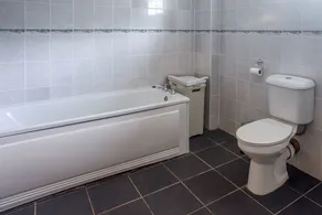 Disabled and family friendly bungalow on working farm in East Sussex countryside - Image 2
