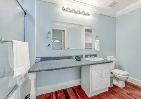 Anchors Away Park Circle retreat w King Bed Suite close to everything fun in CHS - Image 5