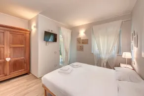 private pool, garden of 2000m2, not far from beaches and the city center  - Image 2