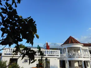 Royal Vista is new luxury villa at Silver Sands Jamaica, overlooking the ocean - Image 1