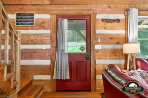 Log cabin, pets, close to Nashville. - Image 2