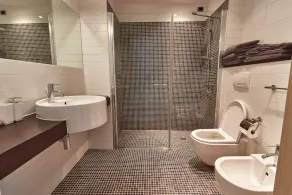 Apartment in an apartment complex - Image 2