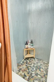Sleeps 5-6 Near RRG-Hot Tub-Nice Sunrise-Quiet - Image 2