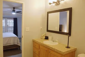 Lakeside Retreat - Image 5