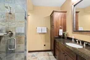 Luxe creek cabine latérale avec 4 chambres de maître et 1000 pieds de crique passavants - Image 4