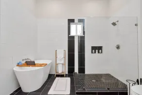 Noon Checkout, Soaking Tub, Sleeps 6 - Image 2