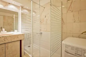 200m from ski lifts, 4th floor, view village, balcony, tv, ski locker, 70m², Brides Les Bains - Image 3