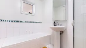Centrally located with river views - Image 3