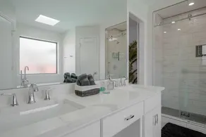Vibrant Spacious Home w/ Private Pool and Jacuzzi - Image 2