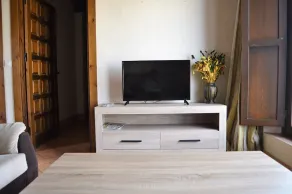 2 bedroom apartment - Image 2
