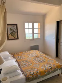 Maison de village sur flanc de colline rénovée avec piscine et vue magnifique - Image 4