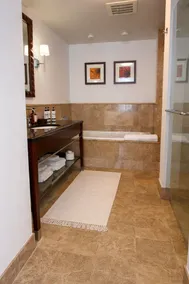 NEWLY RENOVATED 2bd at the Palm beach Marriott Singer island beach resort - Image 2