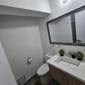 Askha Home Apartment - Image 4