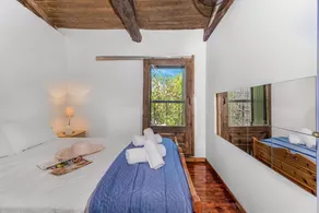 Holiday Home \"Ellen T\" with Wi-Fi & A/C - Image 4