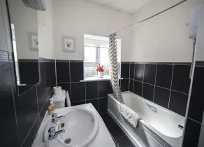 Das Snug-2Bed Apt bietet Platz für 4 Personen mit herrlichem Meerblick direkt am Wild Atlantic Way - Image 2