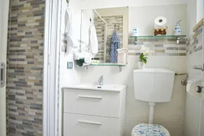 Relaxing Holiday Home with Private Garden and shared Pool - Image 4