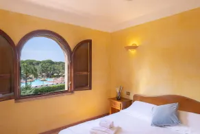 Holiday apartment with swimming pool near the sea - Image 5