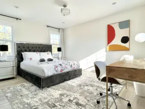 Modern Designer Downtown Townhouse Secure Parking - Image 4