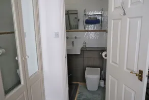 Lovely 1 bedroom apartment with free parking - Image 4