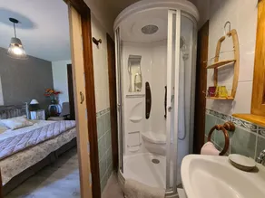 Idyllic Farmhouse Retreat with Private Pool, Fishing Pond, and Family Amenities in Berry - Image 2