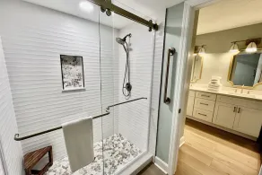 Sanctuaire accueillant avec accès facile à la piscine et à la promenade! - Image 3