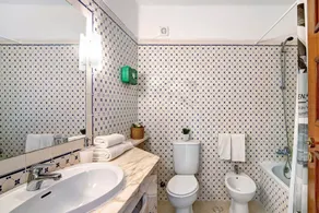 Appartamento di vacanza 'São Rafael' con piscina condivisa, balcone privato e aria condizionata - Image 4