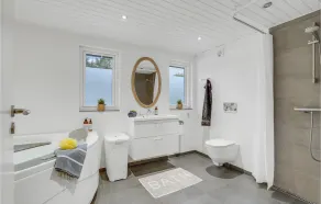 4 Bedroom Beautiful Home In Spøttrup - Image 3